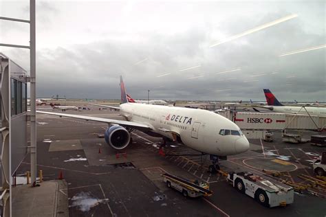 Flight Review: Delta (777.